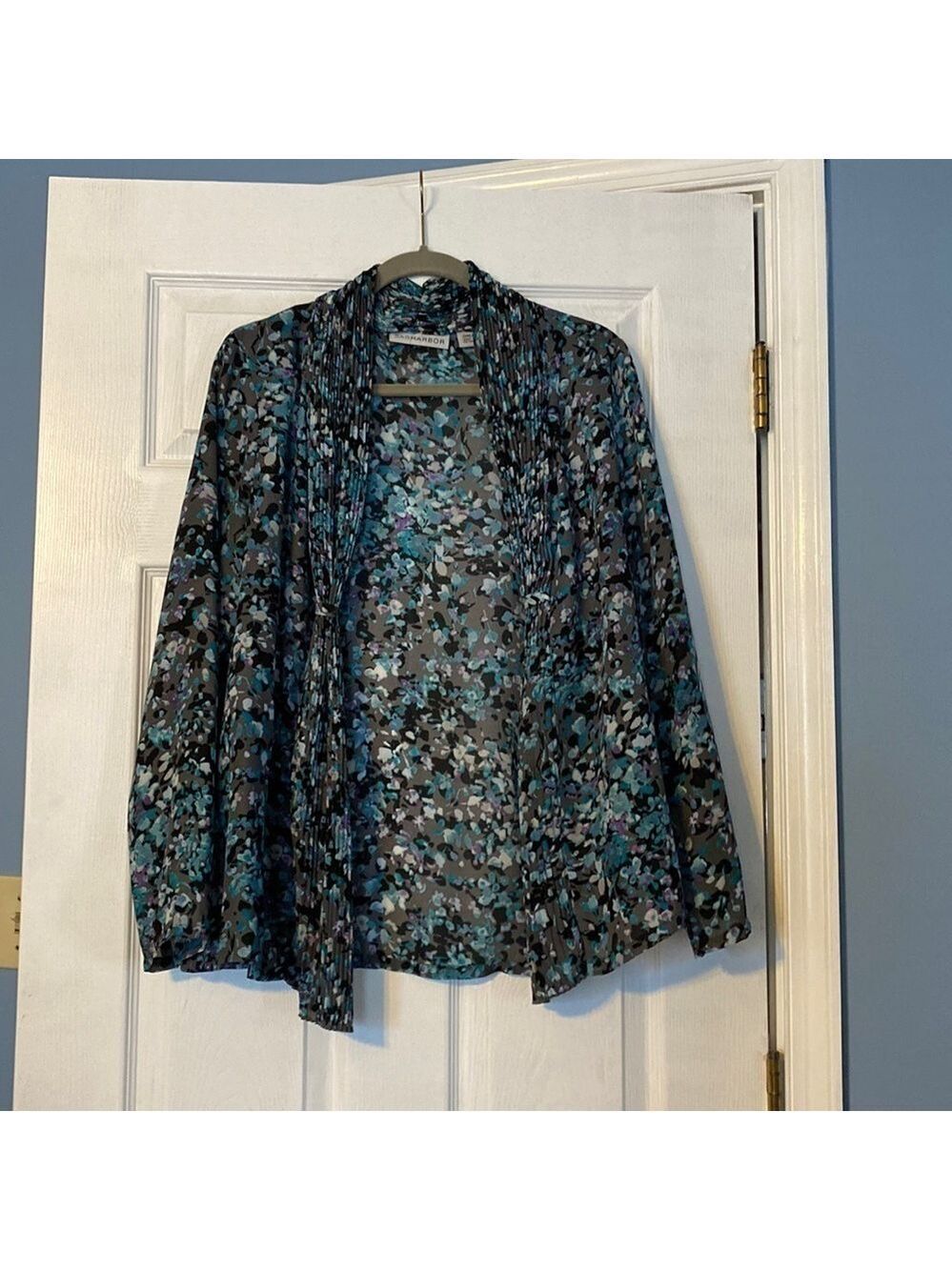Sag Harbor womens cardigan; size small